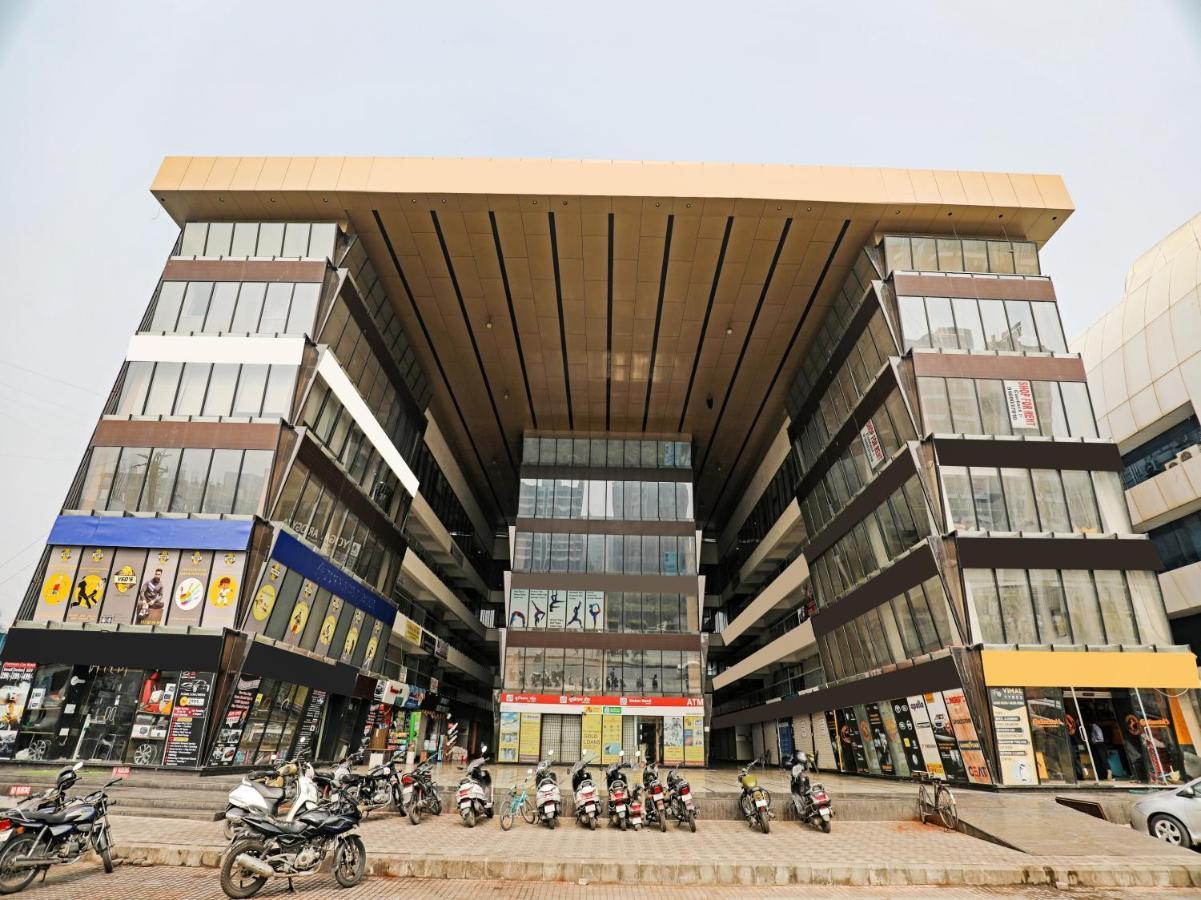 Hotel Gokul Solitaire, Surat Bhatha Exterior foto