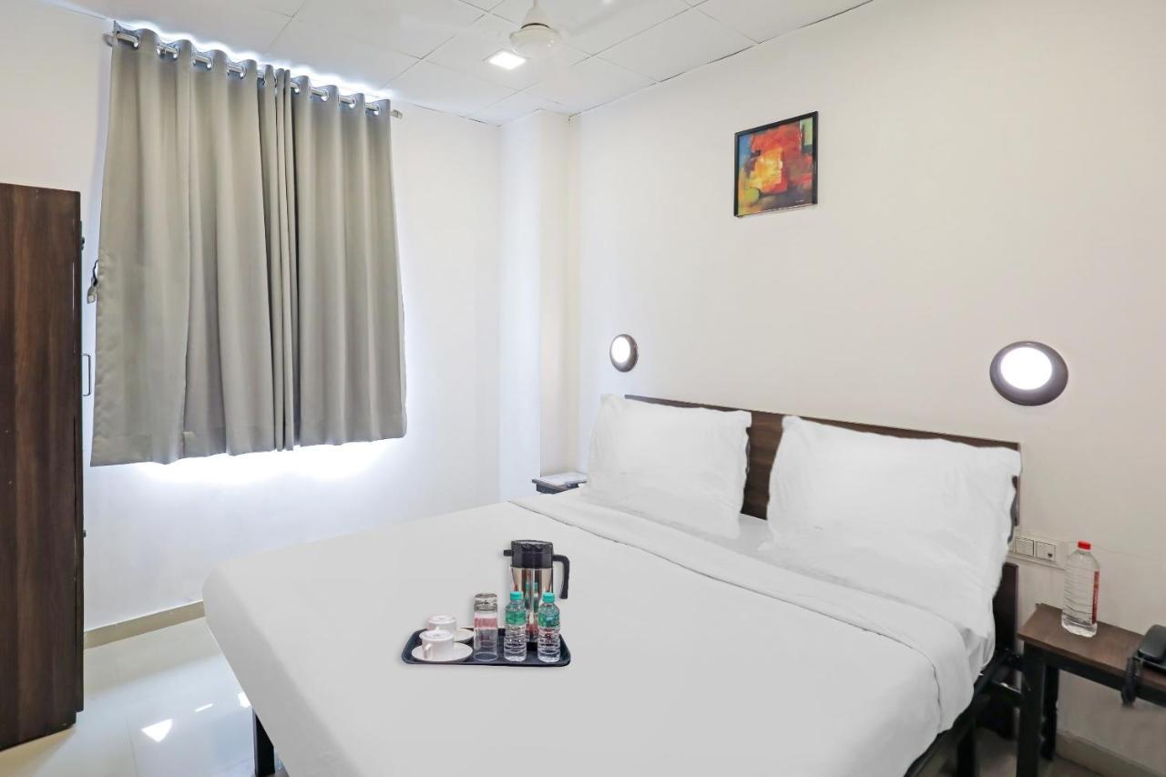 Hotel Gokul Solitaire, Surat Bhatha Exterior foto